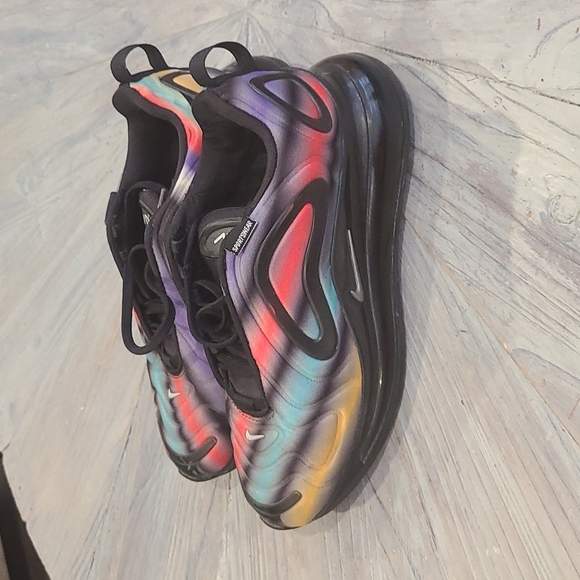 NIKE AIR MAX 720 (GS) Athletic Shoes  Metallic - Picture 4 of 12